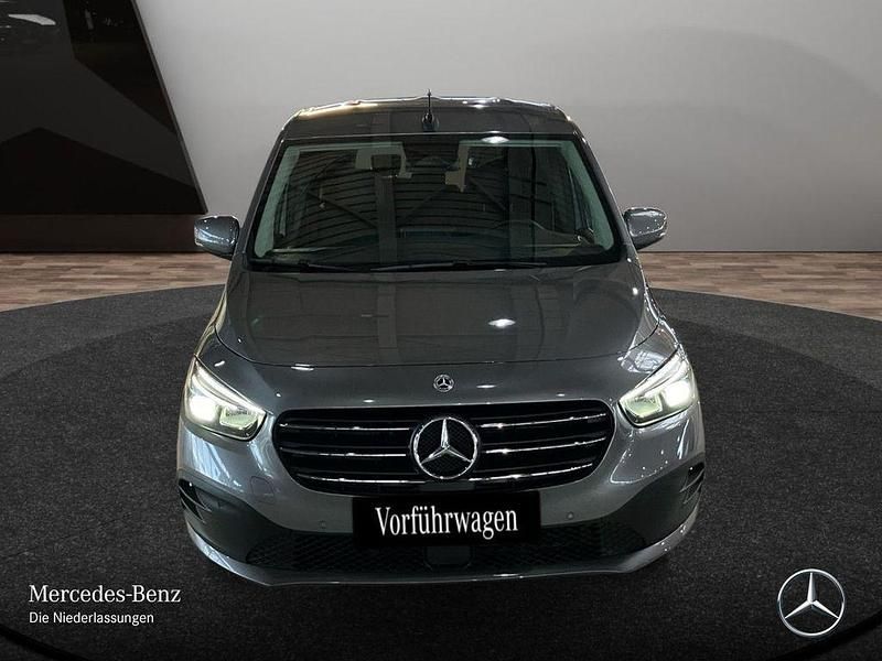 Gebraucht Mercedes T180 Progressive 131 PS (96 kW) 2025 Grau Van / Kleinbus