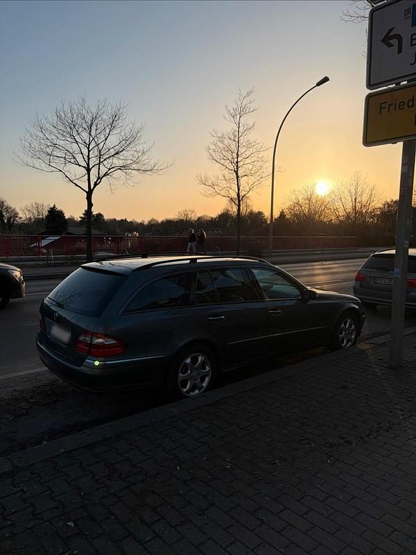 Gebraucht Mercedes E280 Avantgarde 190 PS (139 kW) 2005 Grau Kombi