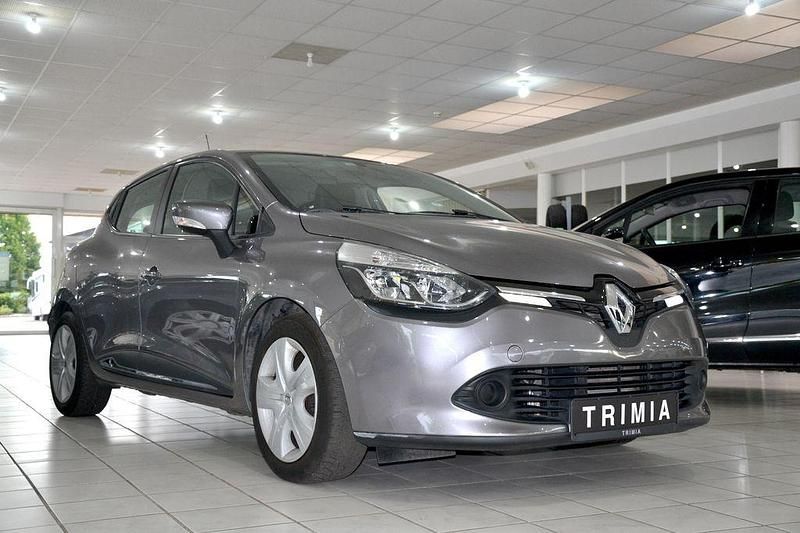 Grau Gebraucht 2015 Renault Clio IV Dynamique Limousine | 7.400 € (Fairer Preis) - Bild 1/4