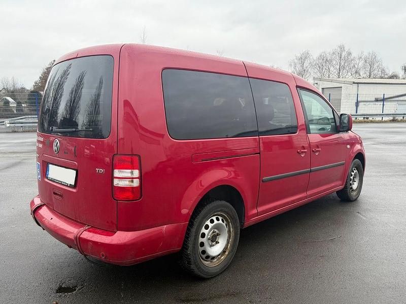 Gebraucht VW Caddy Maxi 102 PS (75 kW) 2011 Rot Van / Kleinbus