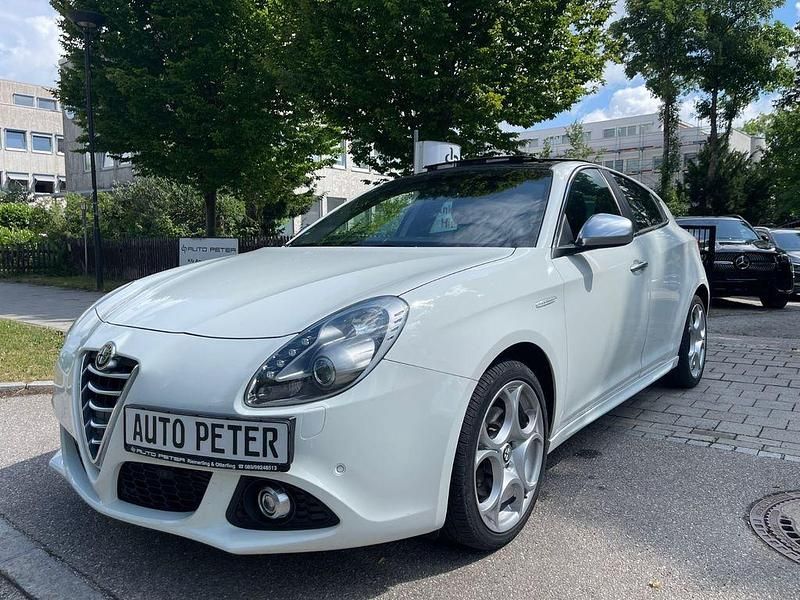 Weiß Gebraucht 2016 Alfa Romeo Giulietta Kleinwagen | 12.700 € (Fairer Preis) - Bild 1/4
