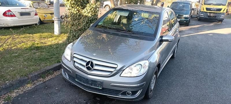 Gebraucht Mercedes B170 115 PS (84 kW) 2007 Braun Van / Kleinbus