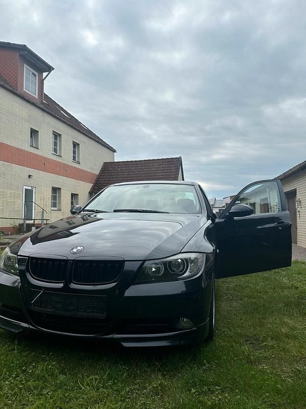 Schwarz Gebraucht 2007 BMW 320 Limousine | 2.999 € (Superpreis) - Bild 1/4