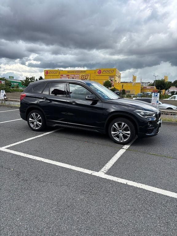 Schwarz Gebraucht 2017 BMW X1 Sport Line SUV | 15.700 € (Superpreis) - Bild 1/4