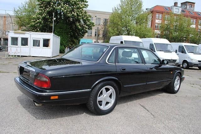 Gebraucht Jaguar X300 Executive 211 PS (155 kW) 1997 Schwarz metallic Limousine