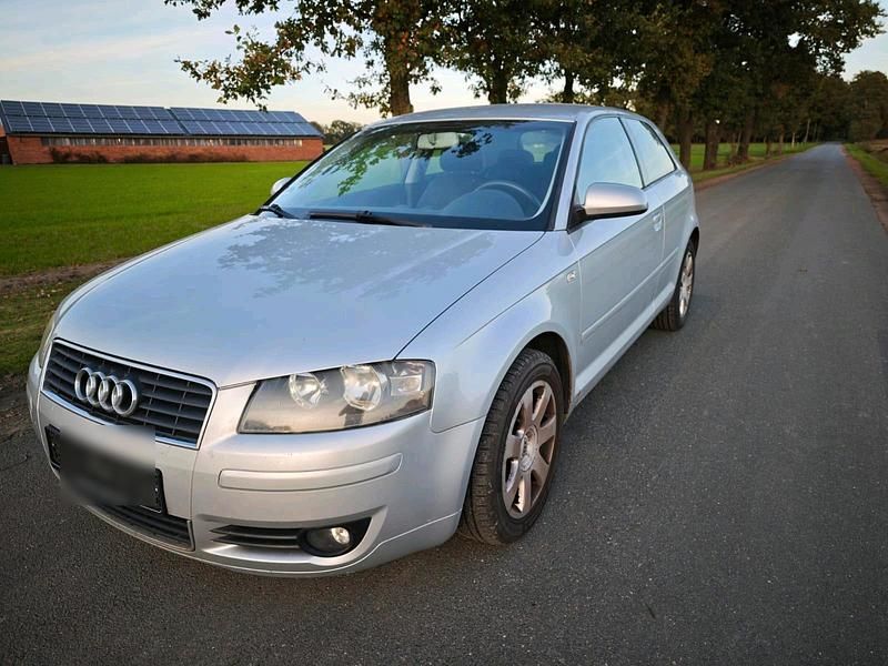 Silber Gebraucht 2003 Audi A3 Attraction Kleinwagen | 1.350 € (Guter Preis) - Bild 1/4