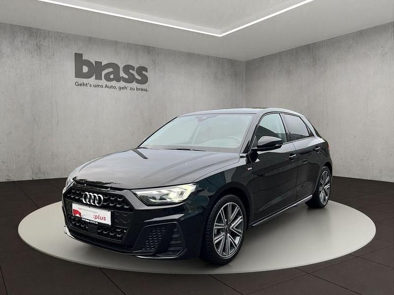 Mythosschwarz metallic Gebraucht 2025 Audi A1 Sportback S-Line Kleinwagen | 26.800 € (Etwas zu teuer) - Bild 1/4