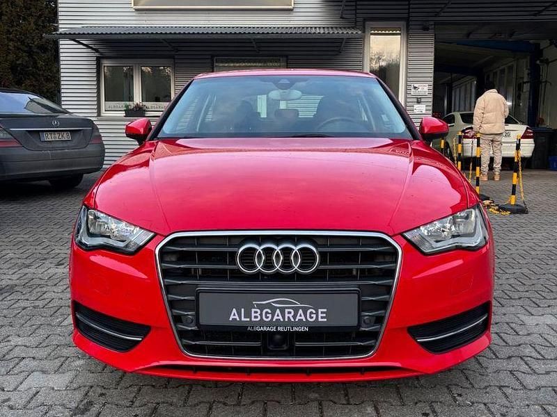 Gebraucht Audi A3 122 PS (89 kW) 2013 Rot Limousine