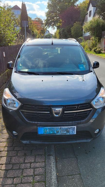 Grau Gebraucht 2018 Dacia Lodgy Lauréate Van / Kleinbus | 9.000 € (Fairer Preis) - Bild 1/4