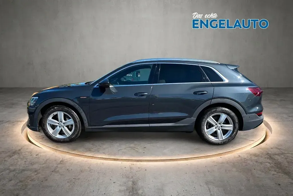 Używany Audi e-tron Ambiente 230 kW (313 KM) 2021 Szary SUV