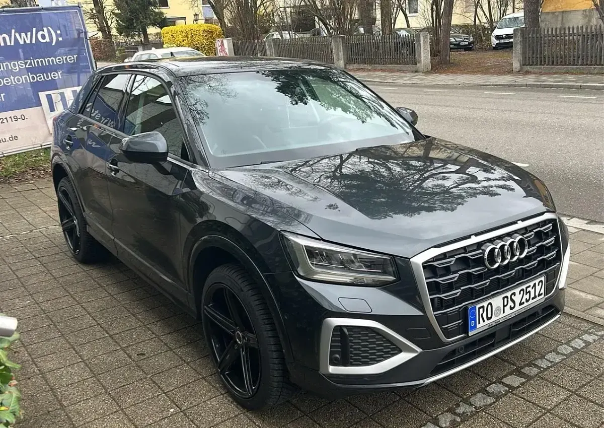Gebraucht Audi Q2 Advanced 150 PS (110 kW) 2023 Grau SUV