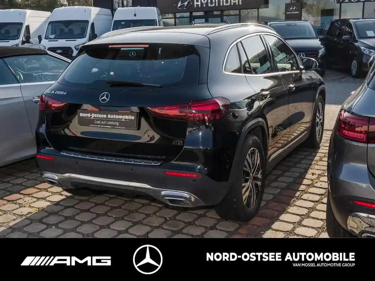 Gebraucht Mercedes GLA200 Progressive 150 PS (110 kW) 2025 Metalliclack kosmosschwarz SUV