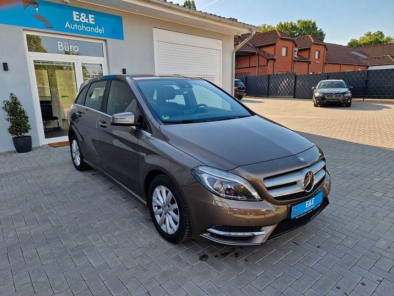 Grau Gebraucht 2012 Mercedes B180 Van / Kleinbus | 12.290 € (Etwas zu teuer) - Bild 1/4
