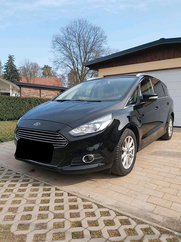 Gebraucht Ford S-MAX Titanium 180 PS (132 kW) 2017 Schwarz Van / Kleinbus