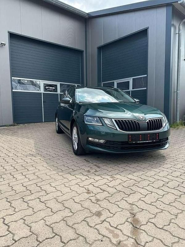 Grün Gebraucht 2019 Skoda Octavia Kombi | 9.990 € (Superpreis) - Bild 1/4