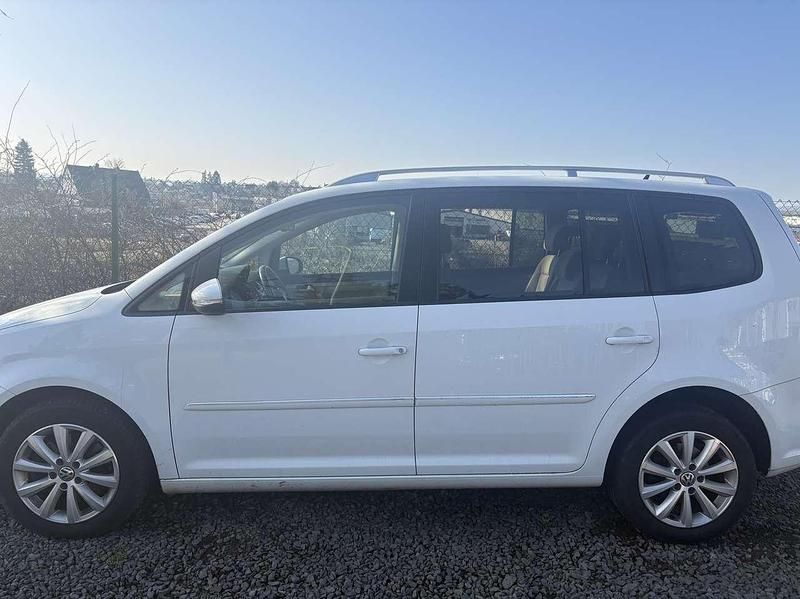 Gebraucht VW Touran Highline 140 PS (102 kW) 2014 Pure white Van / Kleinbus