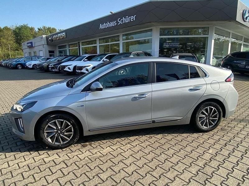 Gebraucht Hyundai Ioniq Style 100 kW (136 PS) 2020 Typhoon silver / met Kleinwagen