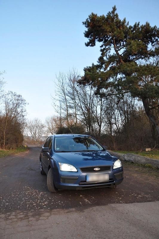 Gebraucht Ford Focus 101 PS (74 kW) 2005 Blau Kleinwagen