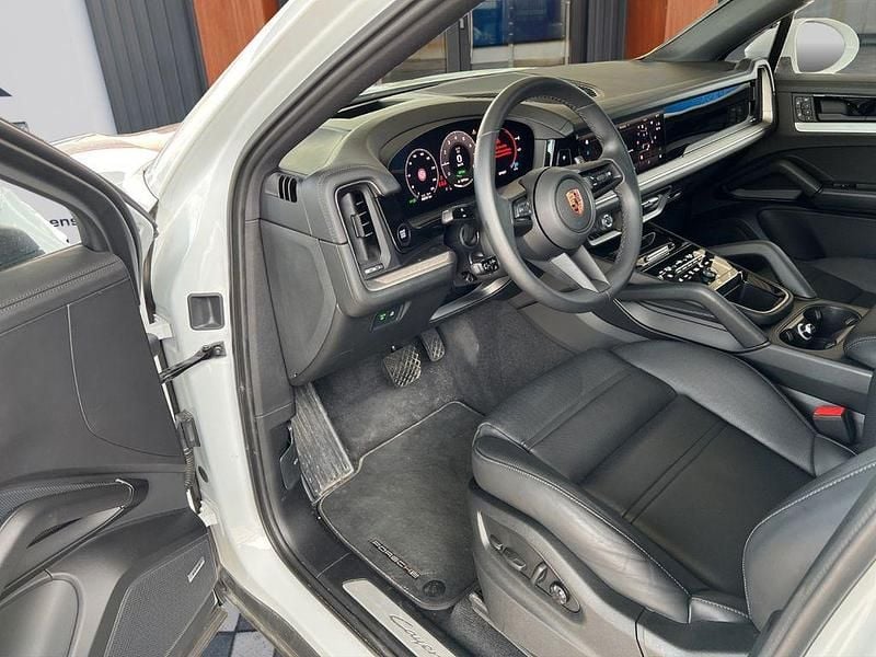Second-hand Porsche Cayenne 470 CP (345 kW) 2024 Alb SUV