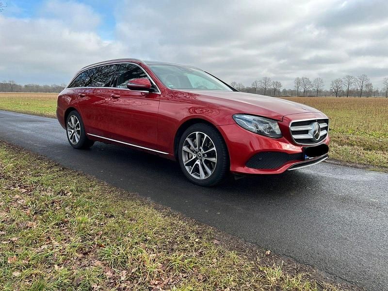 Gebraucht Mercedes E400 Avantgarde 333 PS (244 kW) 2017 Rot Kombi