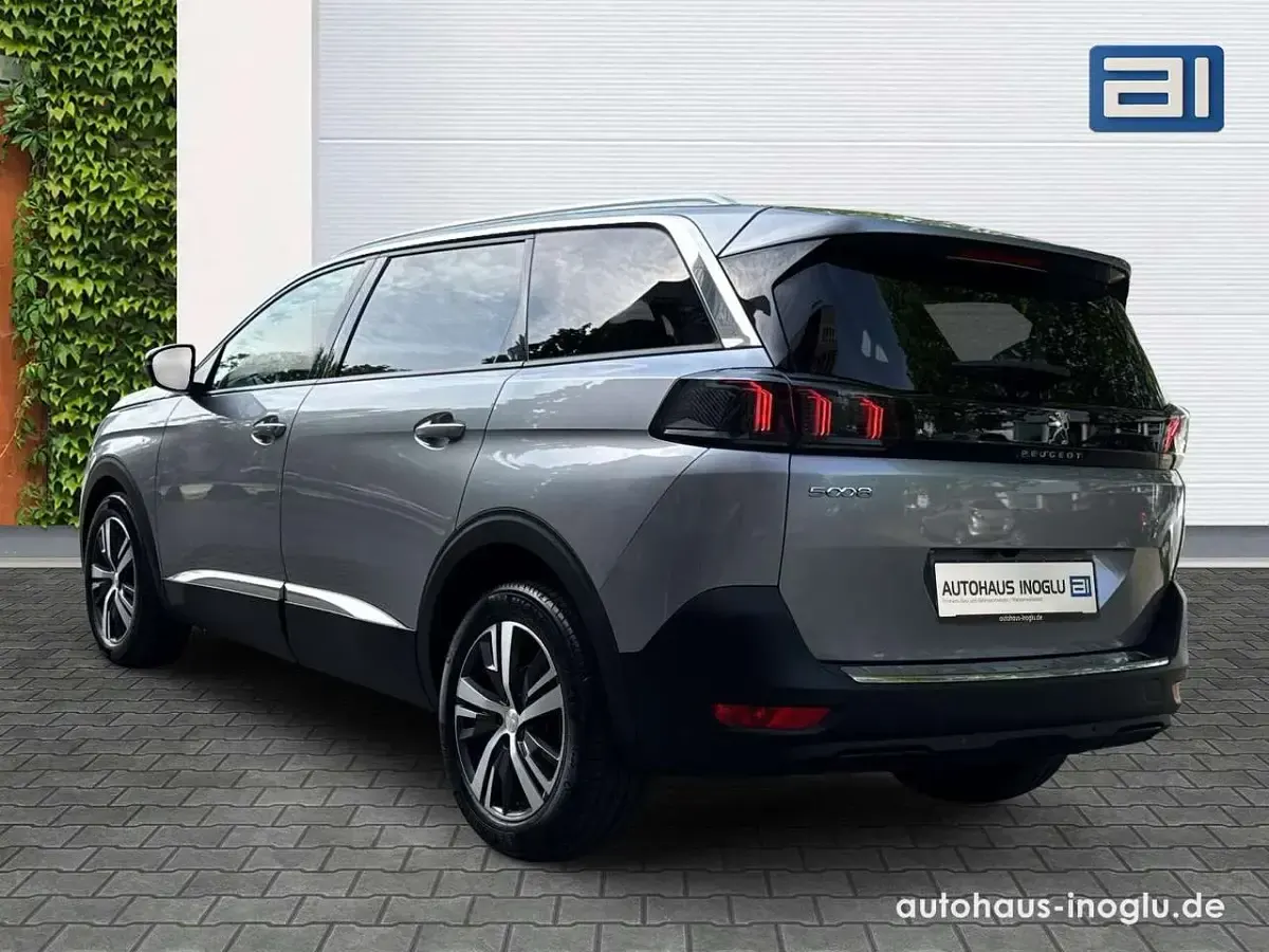 Gebraucht Peugeot 5008 Allure 131 PS (96 kW) 2024 Grau SUV