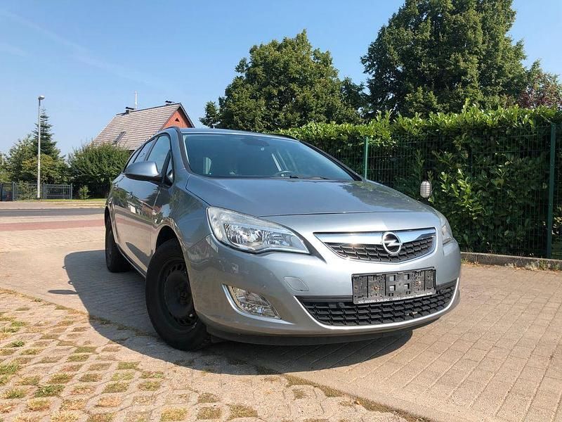 Grau Gebraucht 2012 Opel Astra Kombi | 2.990 € (Guter Preis) - Bild 1/4