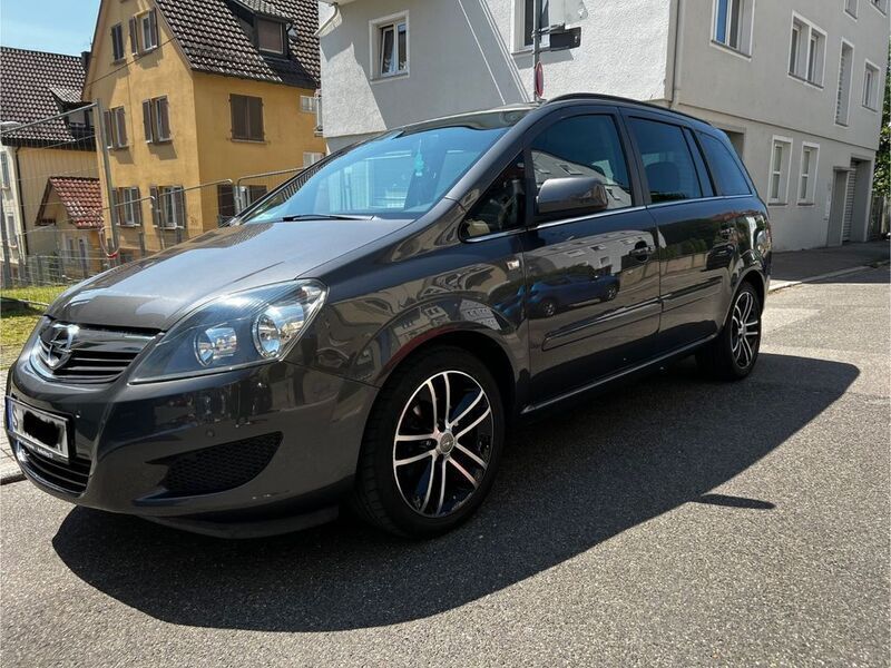 Grau Gebraucht 2010 Opel Zafira Edition Van / Kleinbus | 8.499 € - Bild 1/4