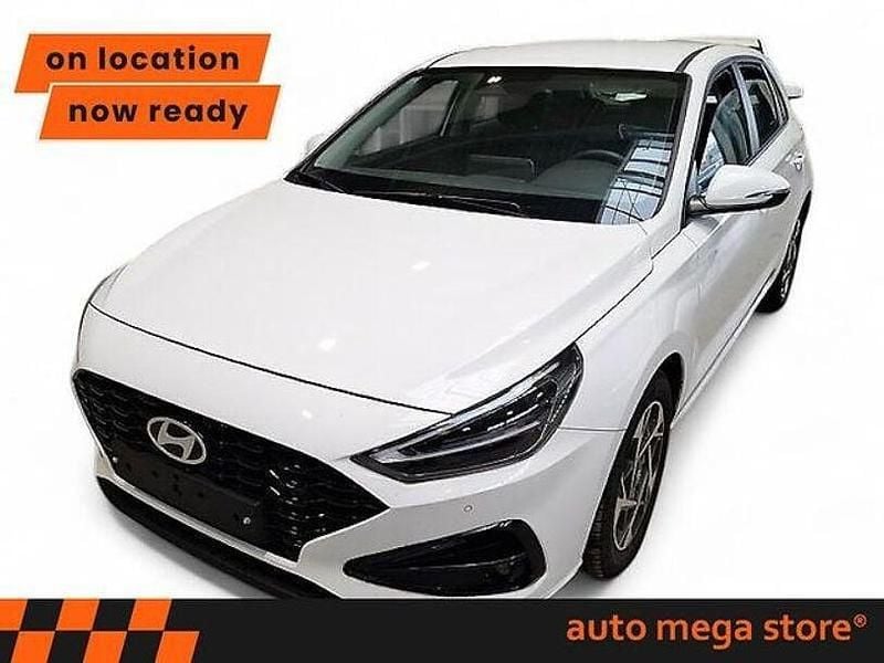 Rot Gebraucht 2024 Hyundai i30 Pure Limousine | 17.397 € (Superpreis) - Bild 1/4