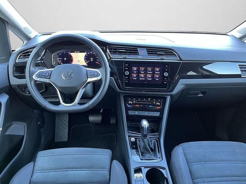 Gebraucht VW Touran Highline 150 PS (110 kW) 2022 Deep black perleffekt Van / Kleinbus