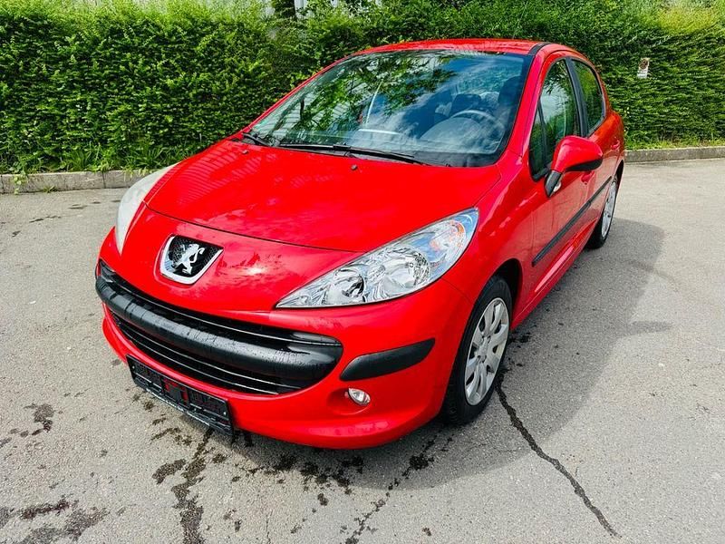 Rot Gebraucht 2009 Peugeot 207 Tendance Limousine | 2.599 € (Fairer Preis) - Bild 1/4