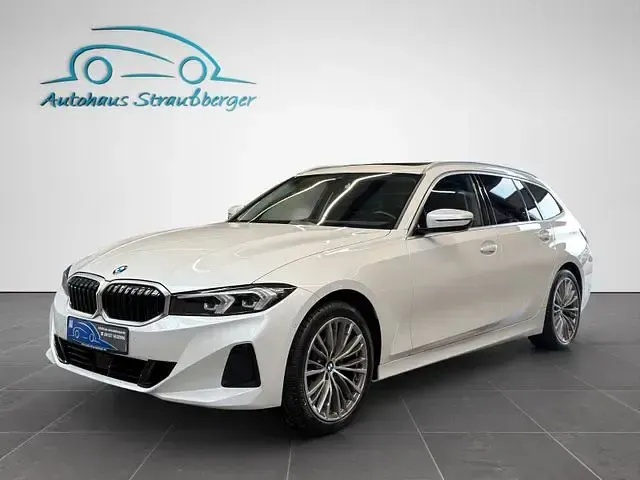 Używany BMW 320 Shadowline 190 KM (139 kW) 2023 Biały Kombi