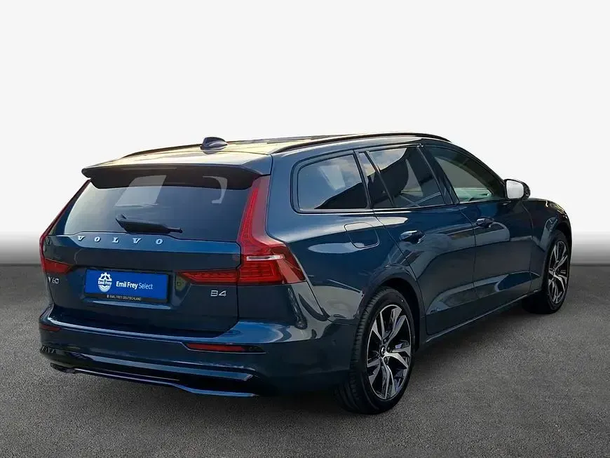 Gebraucht Volvo V60 Plus 197 PS (144 kW) 2025 Blau Kombi