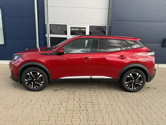Gebraucht Peugeot e-2008 Allure 100 kW (136 PS) 2021 Elixir rot perlmutteffekt (metallic) SUV