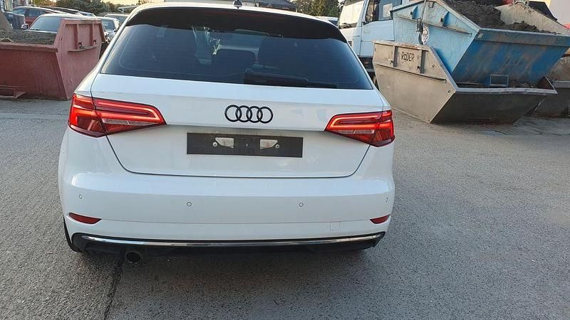 Gebraucht Audi A3 Design 116 PS (85 kW) 2018 Weiß Limousine