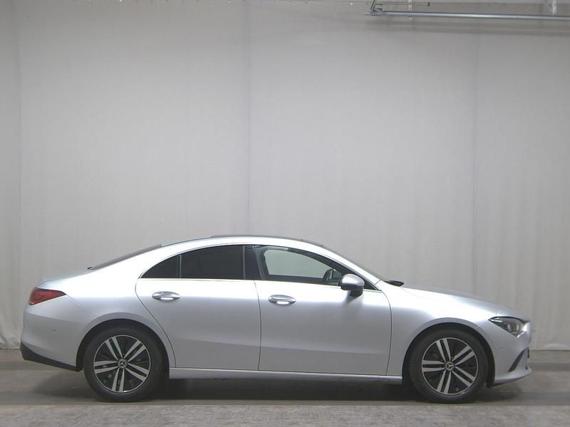 Iridium silber metallic Gebraucht 2021 Mercedes CLA200 Progressive Limousine | 25.480 € (Fairer Preis) - Bild 1/4