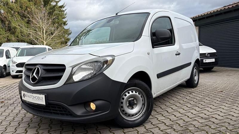 Weiß Gebraucht 2019 Mercedes Citan 111 Van / Kleinbus | 11.490 € (Guter Preis) - Bild 1/4