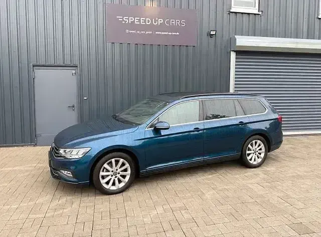 Second-hand VW Passat Business 150 CP (110 kW) 2024 Albastru Break