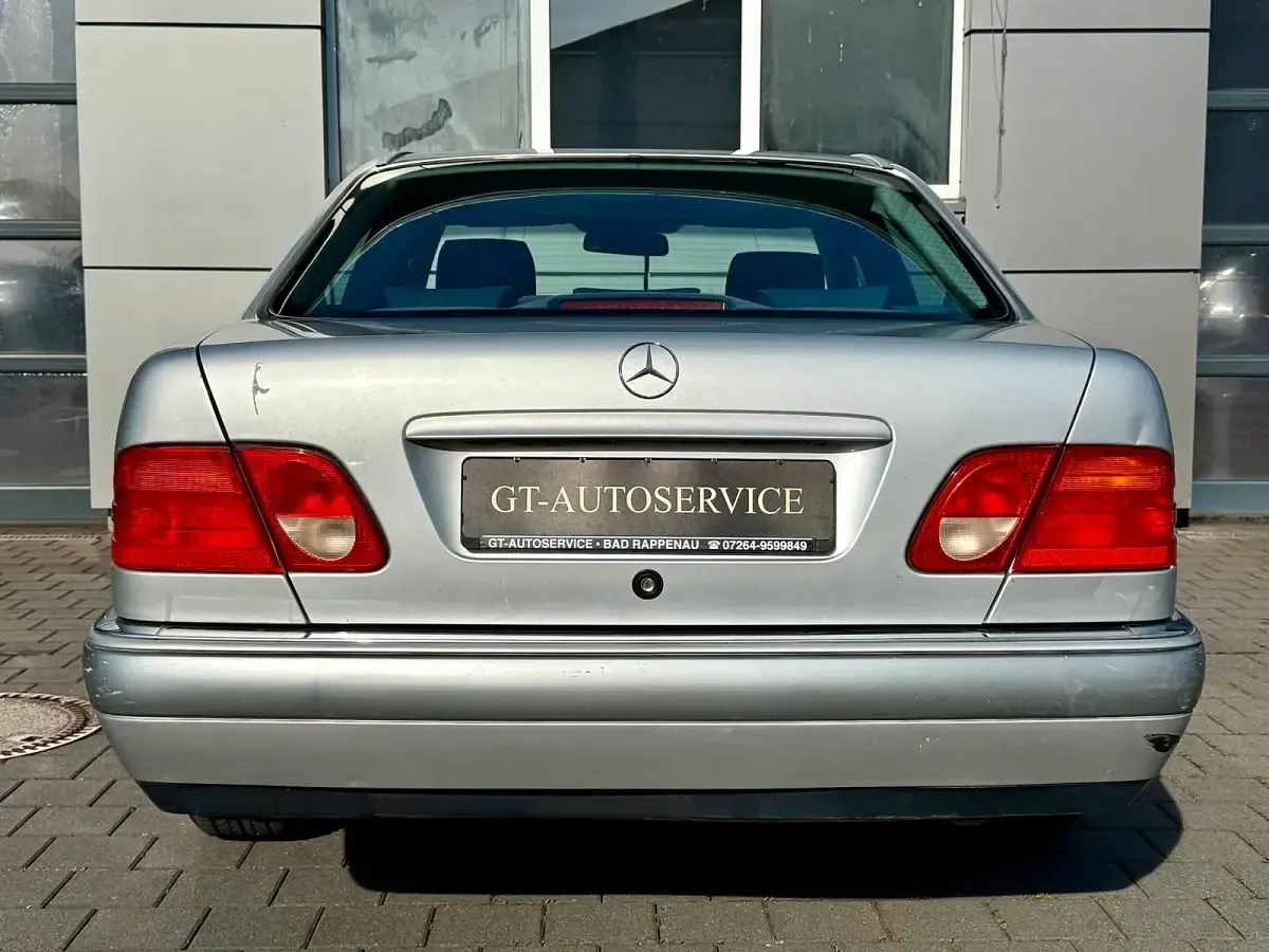Gebraucht Mercedes E320 Elegance 224 PS (164 kW) 1999 Brillantsilber  metalliclack Limousine