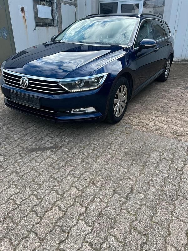 Blau Gebraucht 2018 VW Passat Kombi | 8.950 € (Superpreis) - Bild 1/4