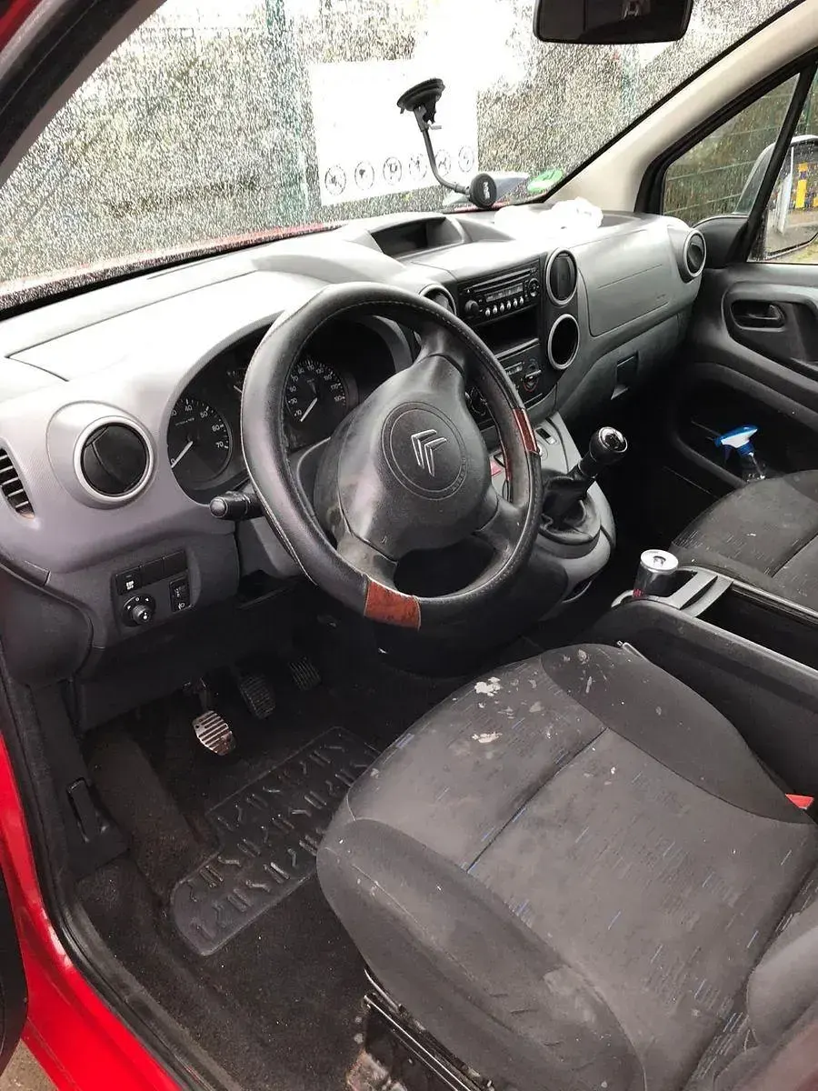 Gebraucht Citroën Berlingo Attraction 75 PS (55 kW) 2011 Rot Van / Kleinbus