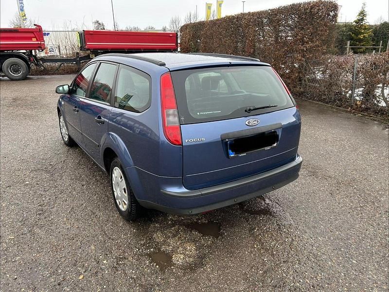 Gebraucht Ford Focus Ambiente 101 PS (74 kW) 2005 Blau Kombi