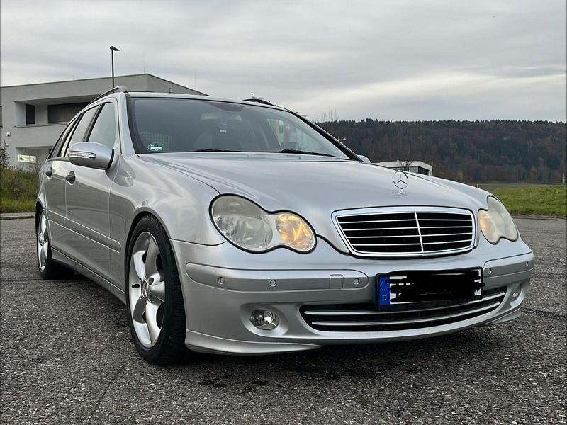 Grau Gebraucht 2005 Mercedes C220 Classic Kombi | 3.850 € (Teuer) - Bild 1/4