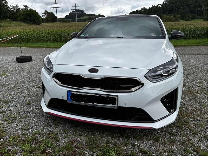Weiß Gebraucht 2019 Kia ProCeed GT Kleinwagen | 18.000 € (Guter Preis) - Bild 1/4