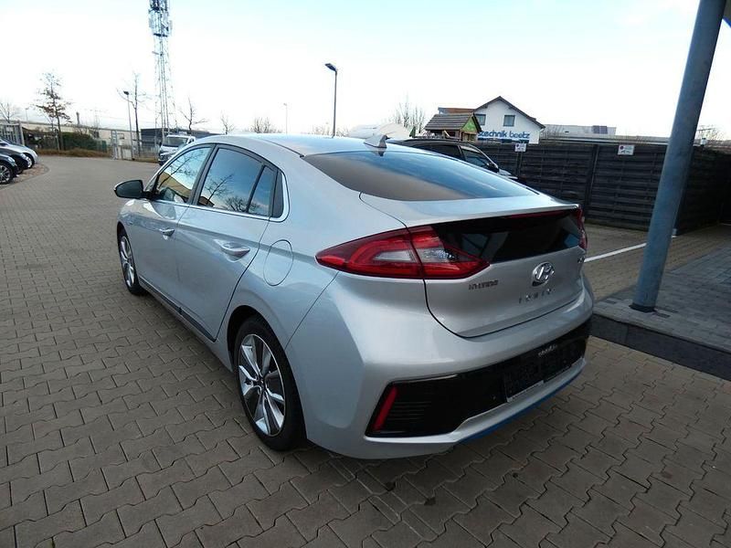 Gebraucht Hyundai Ioniq Style 105 PS (77 kW) 2017 Silber Kleinwagen