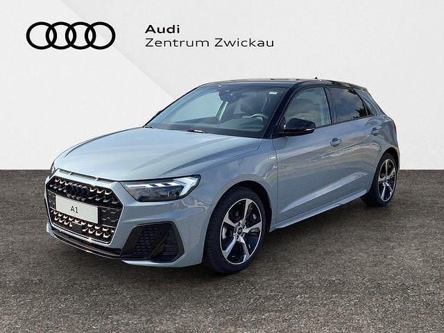 Pfeilgrau perleffekt Neu 2025 Audi A1 Sportback S-Line Kleinwagen | 33.355 € (Teuer) - Bild 1/4