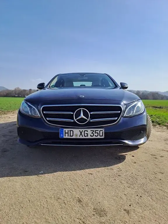 Gebraucht Mercedes E350 286 PS (210 kW) 2019 Blau Limousine