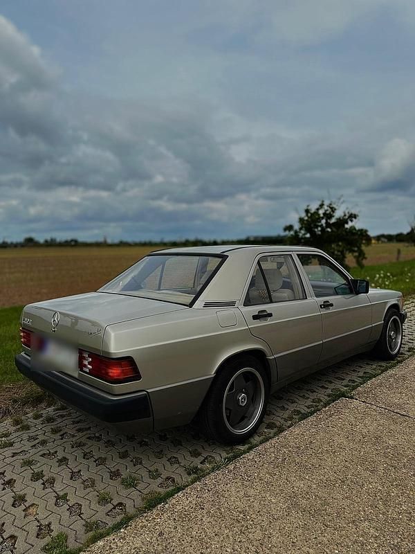 Gebraucht Mercedes 190 109 PS (80 kW) 1992 Gold Limousine