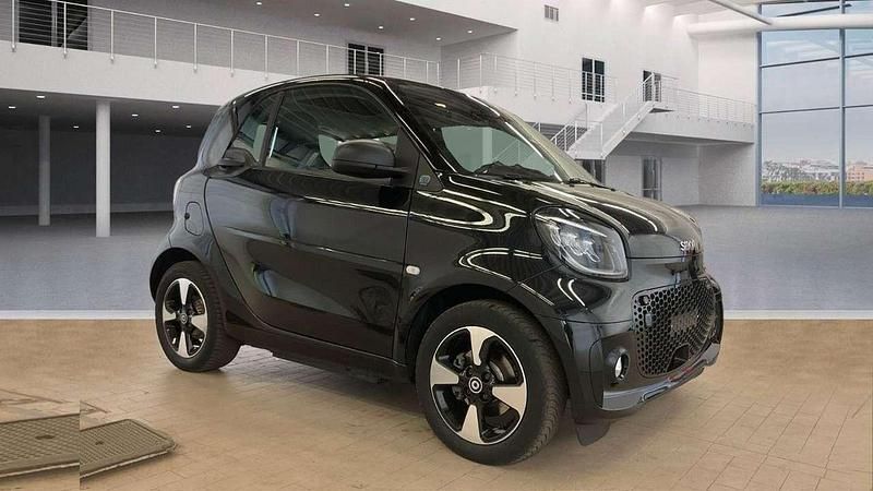 Nachtschwarz Gebraucht 2022 Smart ForTwo Electric Drive Kleinwagen | 11.900 € (Teuer) - Bild 1/4