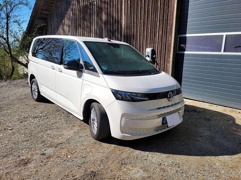 Gebraucht VW Multivan Family 150 PS (110 kW) 2024 Weiß Van