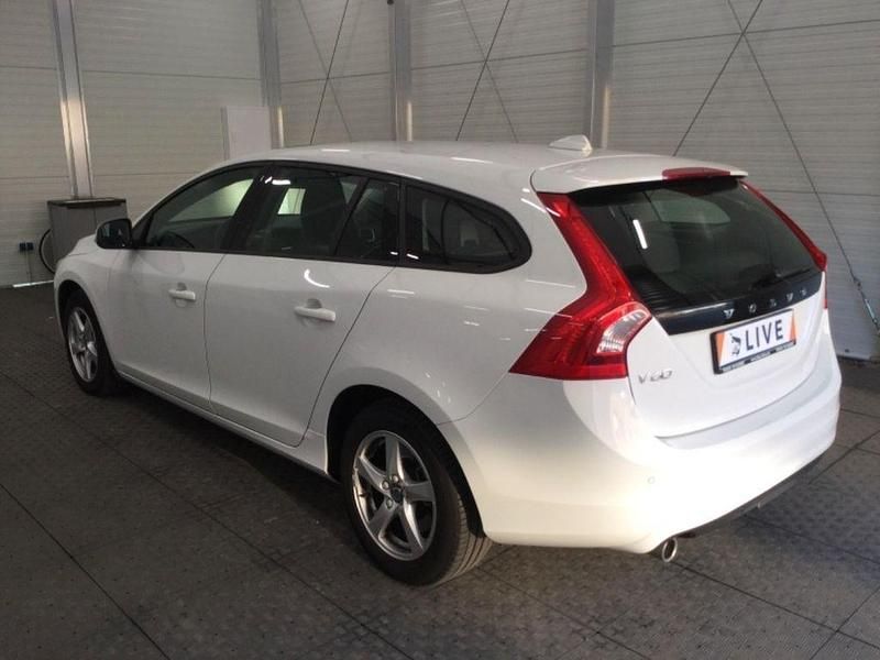 Gebraucht Volvo V60 150 PS (110 kW) 2015 Weiß Kombi